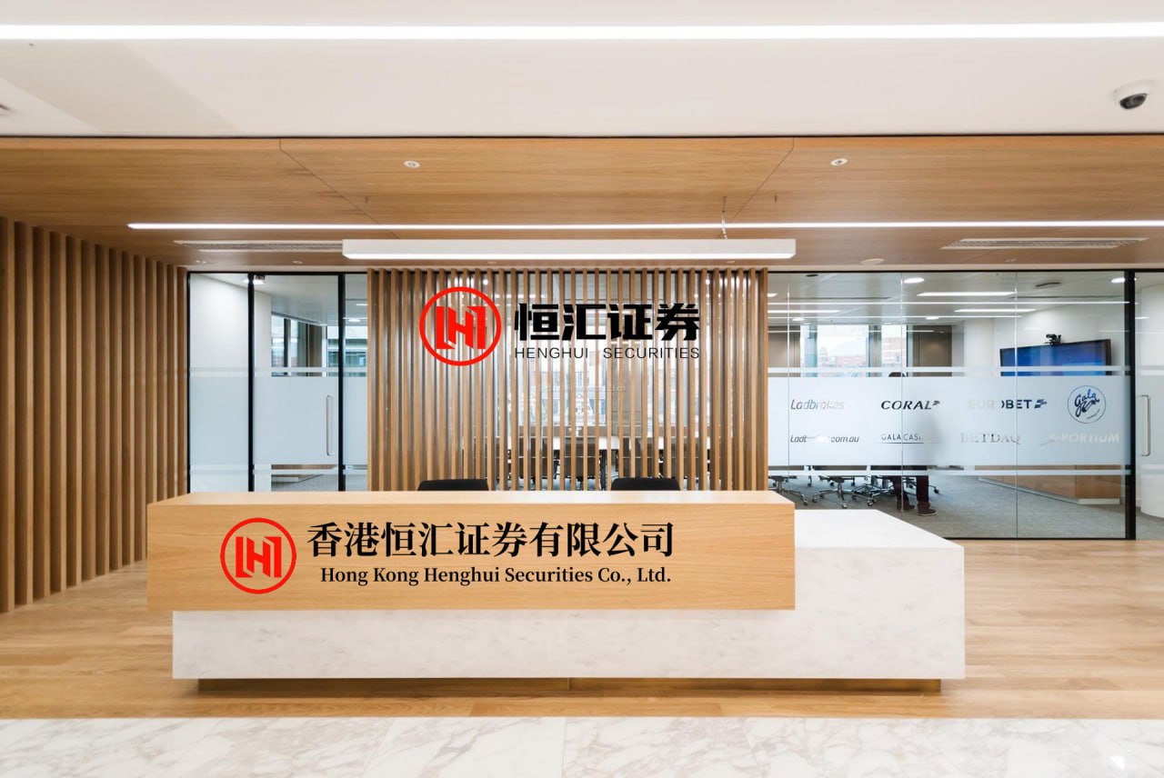 永旺配资端 外婆带外孙与奶奶带孙子存在哪些差异呢？外婆带外孙和奶奶带孙子的区别颇为显著。外婆对外孙的爱，是对女儿疼惜之情的延展。看到外孙，她便会忆起女儿小时候的模样。外孙啃玩具时，她会说“跟你妈小时候一模一样”。她会主动替女儿分担育儿压力，让女儿多些休息时间。而奶奶对孙子的爱，更着重于家族血脉的传承...